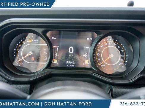 Used 2025 Jeep Wrangler Unlimited Rubicon w/ Convenience Group AWD/4WD image 7