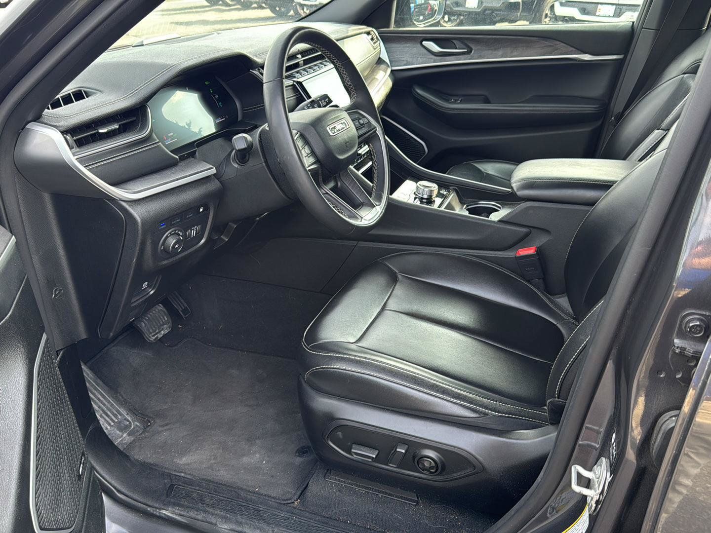 Used 2024 Jeep Grand Cherokee Limited 4xe AWD/4WD image 15