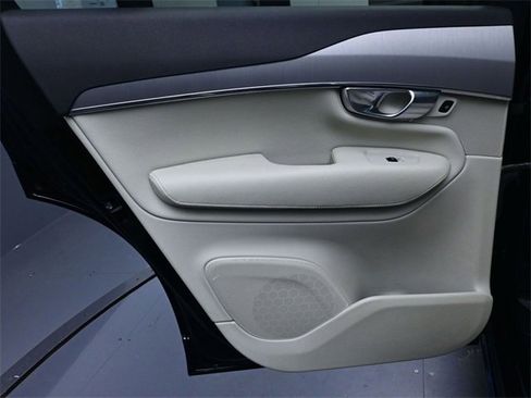 Used 2021 Volvo XC90 T5 Momentum w/ Climate Package image 23