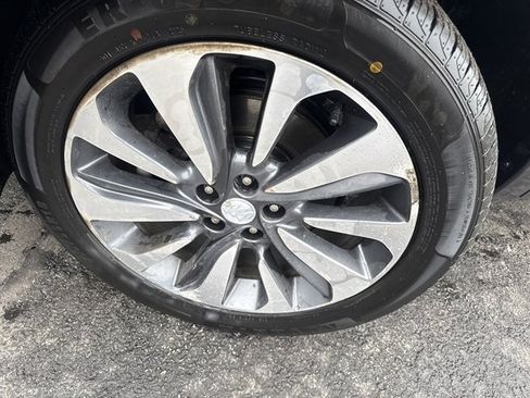 Used 2019 Buick Encore Essence w/ Safety Package II AWD/4WD image 31