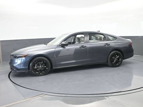 Used 2025 Honda Accord SE image 2