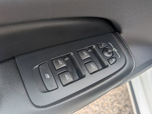 Used 2022 Volvo S60 T8 R-Design Expression w/ Protection Package Premier image 16