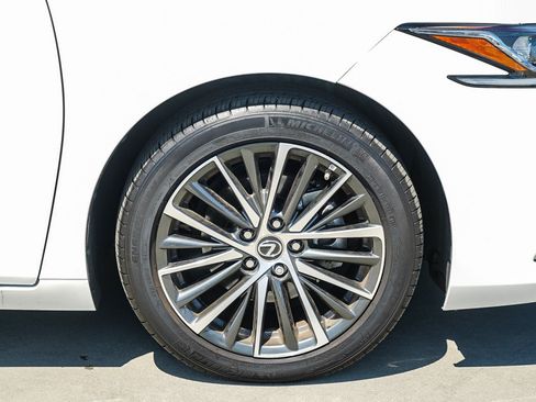 Used 2025 Lexus ES 350 w/ Premium Package FWD image 12