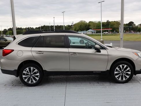 Used 2017 Subaru Outback 2.5i Limited AWD/4WD image 6
