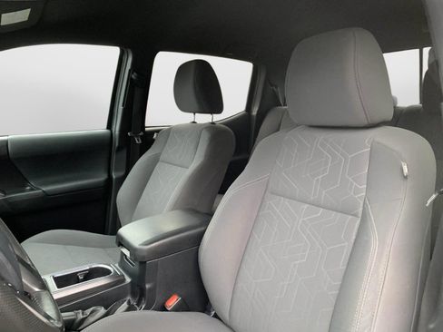 Used 2019 Toyota Tacoma TRD Off-Road image 34