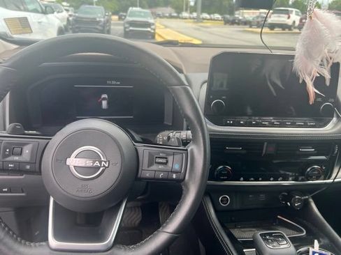 Used 2023 Nissan Rogue Platinum FWD image 11