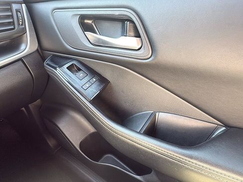Certified 2025 Nissan Rogue SV AWD/4WD image 33