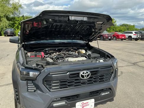 Used 2025 Toyota Tacoma 4x4 Double Cab image 11
