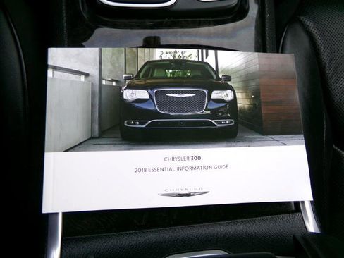 Used 2018 Chrysler 300 Limited image 28