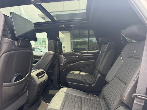 Used 2024 Cadillac Escalade Sport Platinum w/ Heavy-Duty Trailer Package AWD/4WD image 19