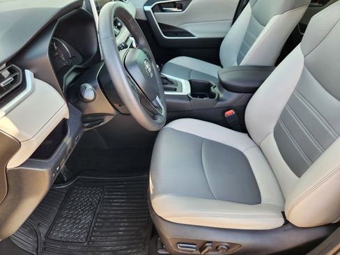 Used 2023 Toyota RAV4 XLE Premium image 16
