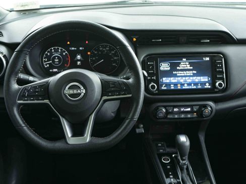 Used 2023 Nissan Kicks SR w/ SR Premium Package FWD image 19