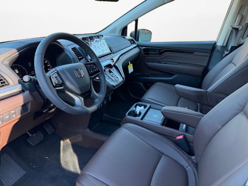 New 2026 Honda Odyssey Touring image 9