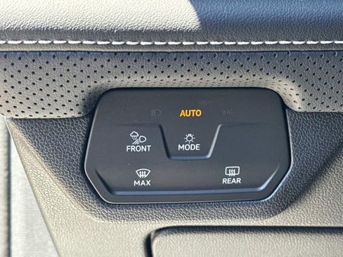 Used 2024 Volkswagen Atlas SE FWD image 26