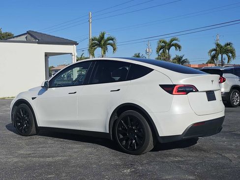 Used 2022 Tesla Model Y Long Range image 3