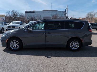 Used 2022 Chrysler Pacifica Touring-L