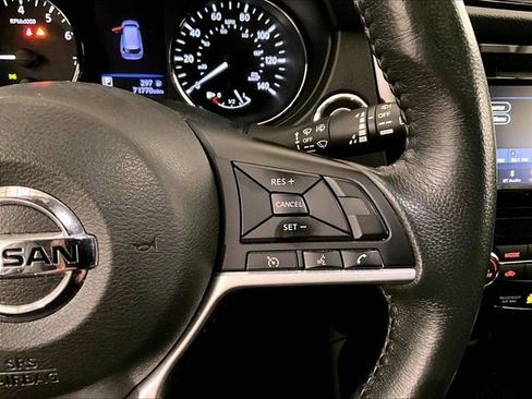 Used 2018 Nissan Rogue SV AWD/4WD image 18