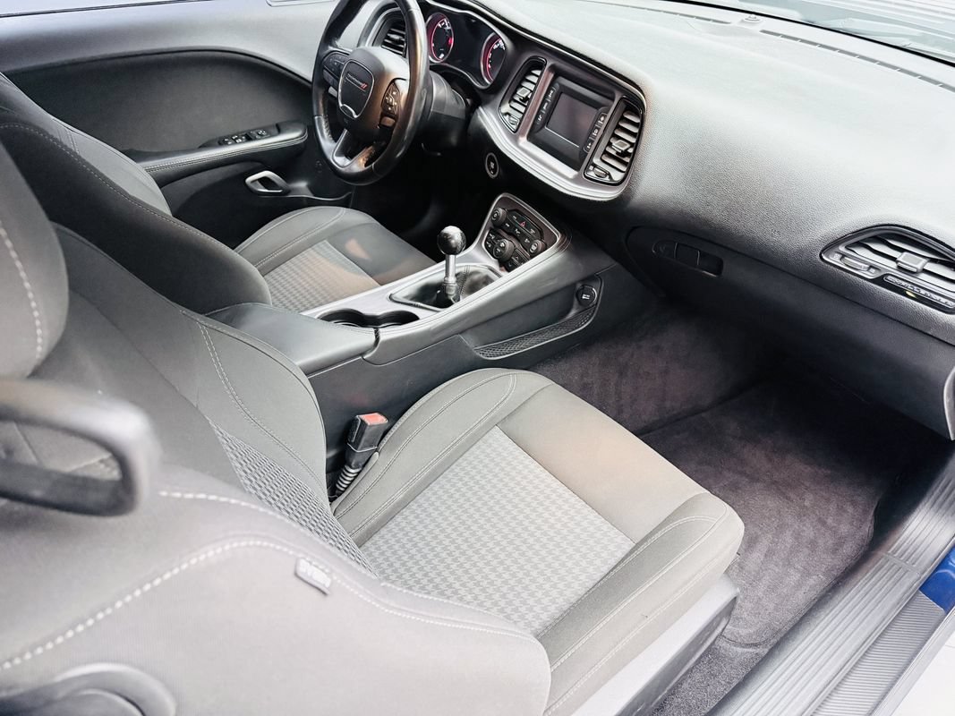 Used 2017 Dodge Challenger R/T RWD image 11