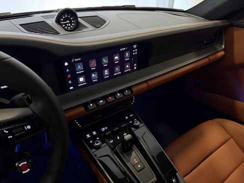 Used 2025 Porsche 911 Carrera image 17