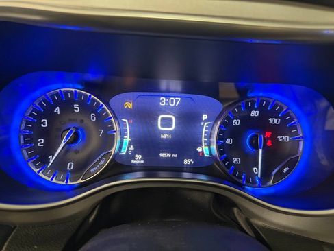 Used 2019 Chrysler Pacifica Touring-L Plus w/ S Appearance Package FWD image 26