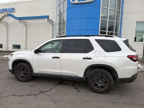Used 2023 Honda Pilot TrailSport image 9