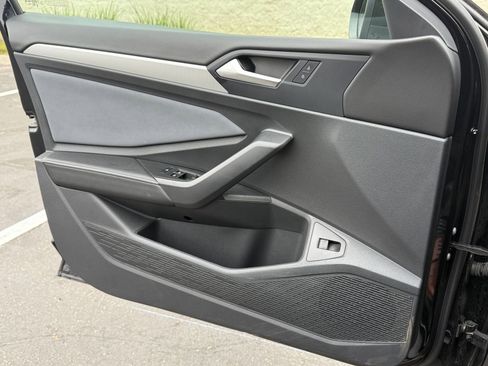 Used 2025 Volkswagen Jetta SE image 20