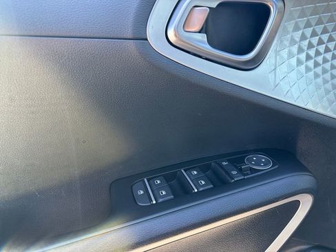 Used 2023 Kia Soul LX w/ LX Technology Package image 22