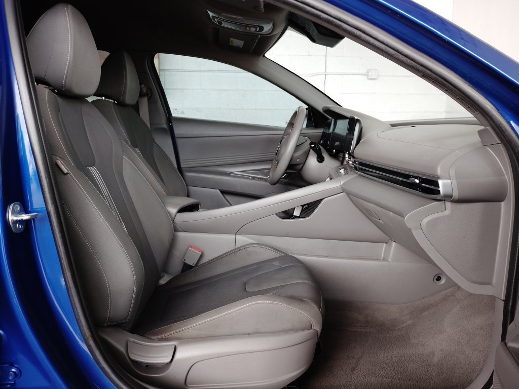 Used 2023 Hyundai Elantra SEL w/ Convenience Package FWD image 12