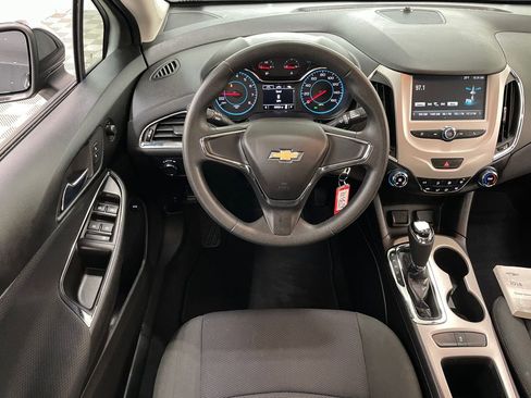 Used 2018 Chevrolet Cruze LS image 14
