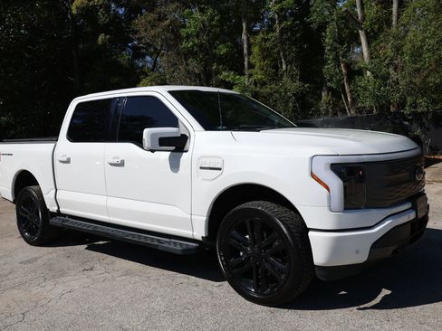 Used 2022 Ford F150 Lightning Lariat image 48