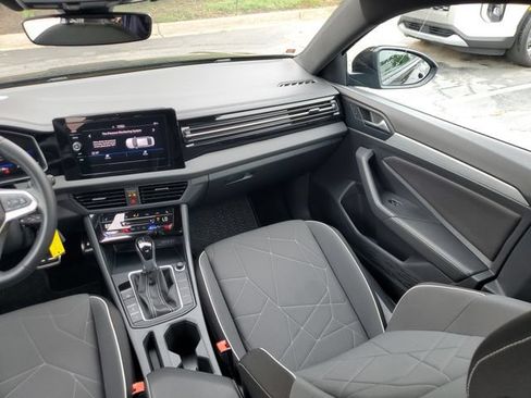 Certified 2025 Volkswagen Jetta Sport FWD image 9