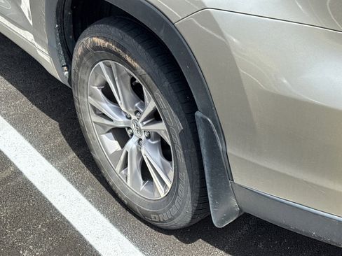 Used 2015 Toyota Highlander XLE image 19