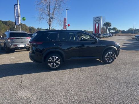 Used 2023 Nissan Rogue SV image 6