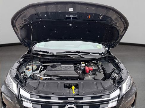 Used 2025 Nissan Rogue SV image 13