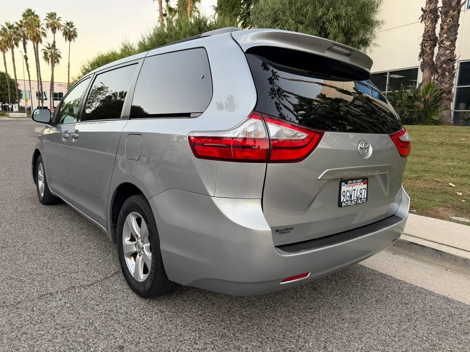 Used 2017 Toyota Sienna LE FWD image 9