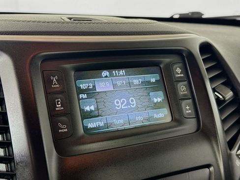 Used 2015 Jeep Cherokee Latitude AWD/4WD image 17