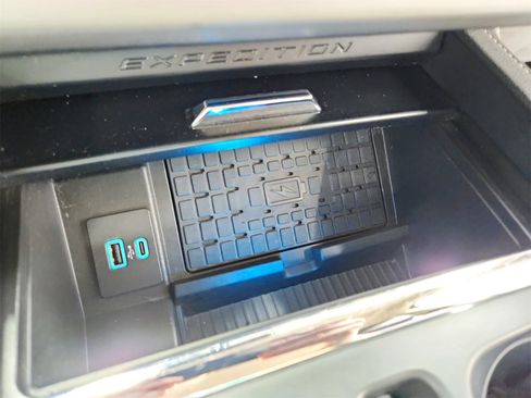 Used 2023 Ford Expedition Max XLT image 32