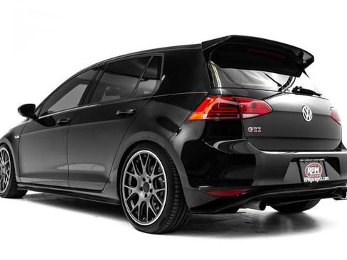 Used 2017 Volkswagen GTI SE image 8