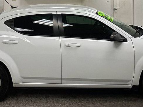 Used 2014 Dodge Avenger SE image 4