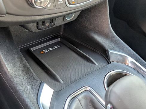 Used 2023 Chevrolet Traverse LT image 29