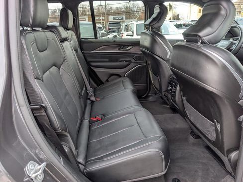 Used 2022 Jeep Grand Cherokee Overland w/ Luxury Tech Group IV image 13