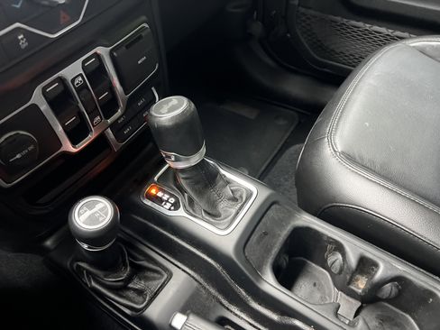 Used 2020 Jeep Wrangler Unlimited Sahara AWD/4WD image 24