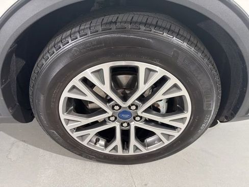 Used 2022 Ford Escape SEL w/ Technology Package FWD image 15