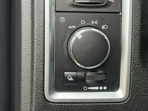 Certified 2019 RAM 1500 Classic SLT w/ Luxury Group AWD/4WD image 14