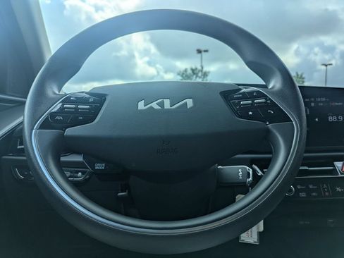 Used 2025 Kia Niro LX FWD image 21
