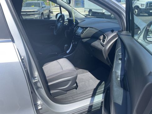 Used 2017 Chevrolet Trax LT AWD/4WD image 27