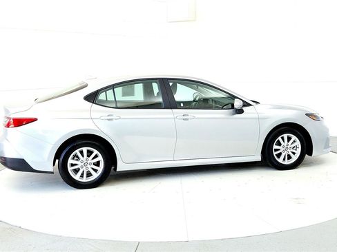 Used 2025 Toyota Camry LE image 6