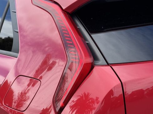 Used 2023 Kia Niro EX FWD image 43