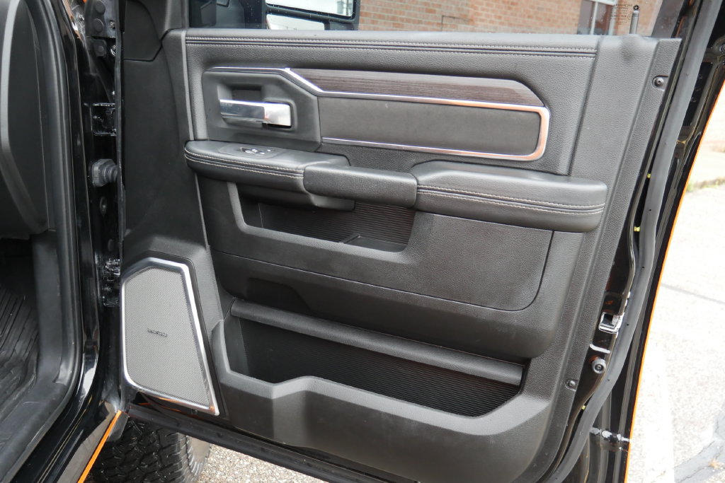 Used 2025 RAM 3500 Laramie AWD/4WD image 8