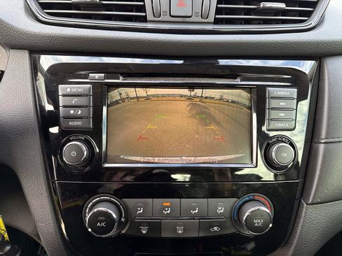 Used 2020 Nissan Rogue S image 25